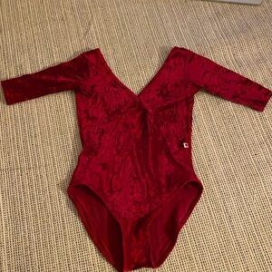 YUMIKO ALICIA RED VELVET HALF SLEEVES FULL LINING S